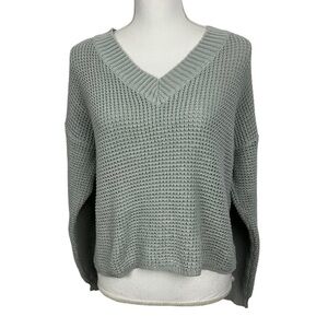 C+D+M Women’s Pullover Sweater Sz Medium Color Gray V-neck Loose Knit Stretch LS